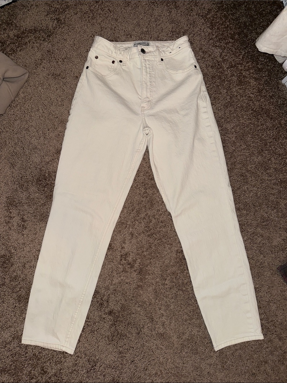 Abercrombie & Fitch High-Rise Creamy White the mom high rise jeans 25 / 0R